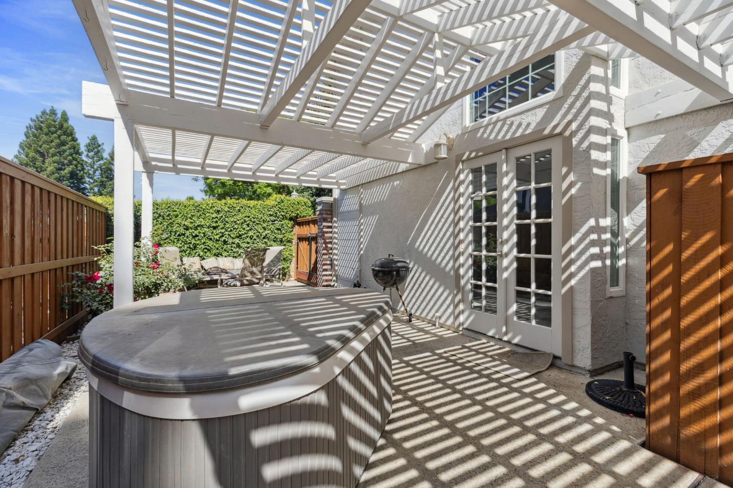Detail Gallery Image 24 of 40 For 1535 E Colonial Pkwy #E,  Roseville,  CA 95661 - 4 Beds | 2/1 Baths