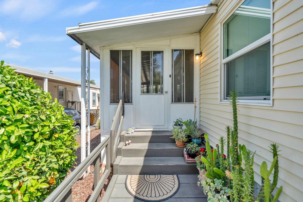 Detail Gallery Image 4 of 36 For 77012 Lauppe Ln, Citrus Heights,  CA 95621 - 2 Beds | 2 Baths