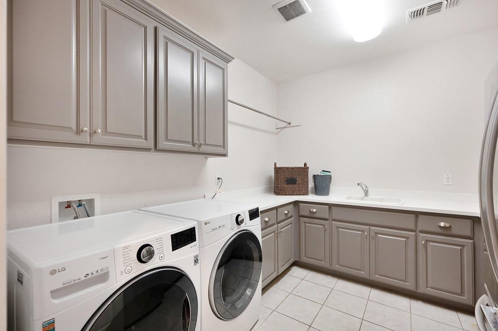 Detail Gallery Image 23 of 34 For 5033 Chico Dr, Roseville,  CA 95747 - 5 Beds | 4/1 Baths