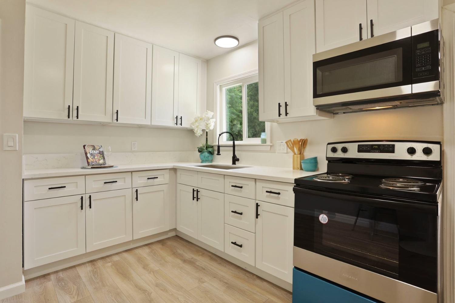 Detail Gallery Image 9 of 17 For 555 E Atlee St, Stockton,  CA 95204 - 2 Beds | 1 Baths