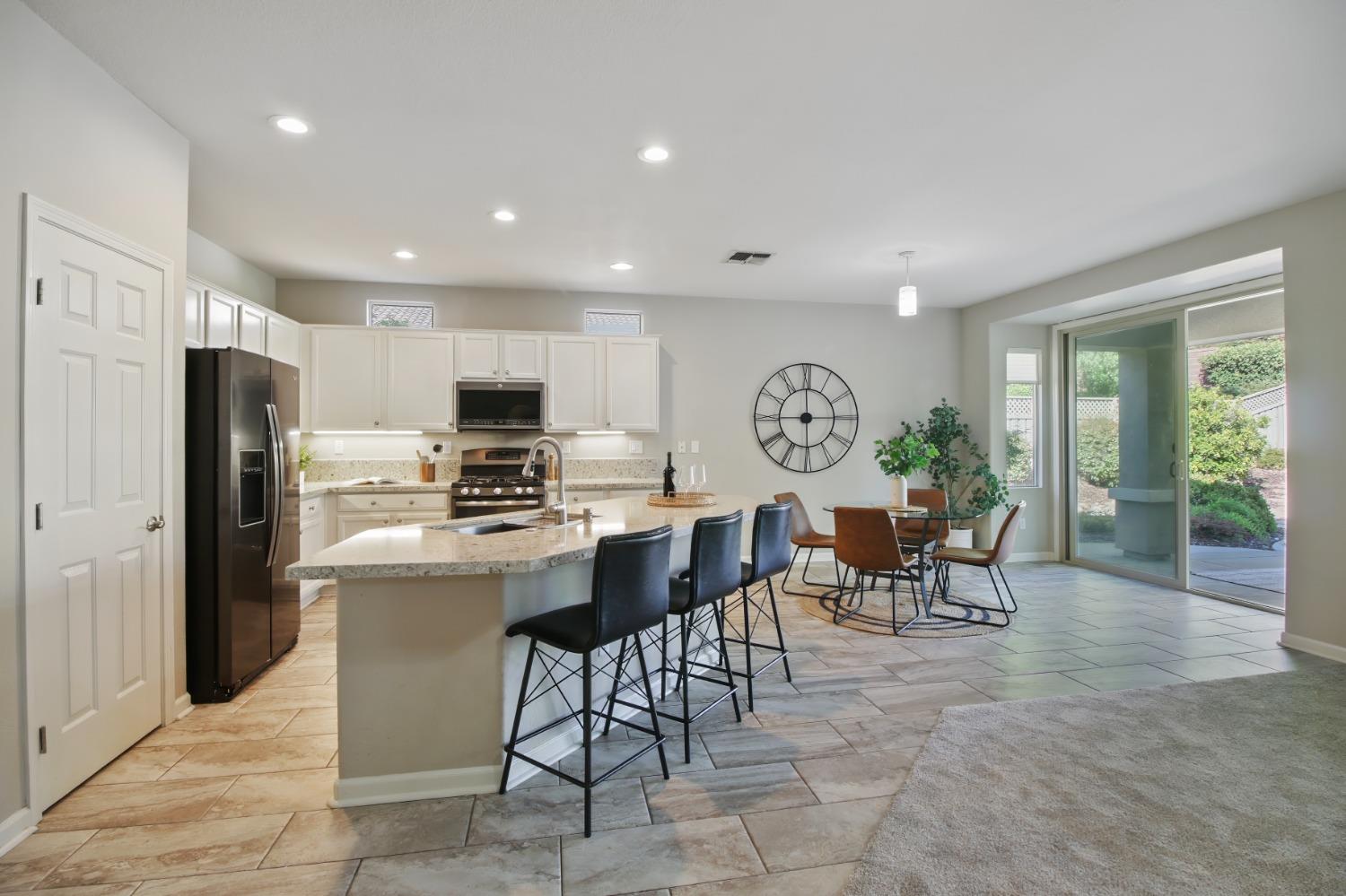 Detail Gallery Image 11 of 47 For 2125 Stonecrest Ln, Lincoln,  CA 95648 - 2 Beds | 2/1 Baths