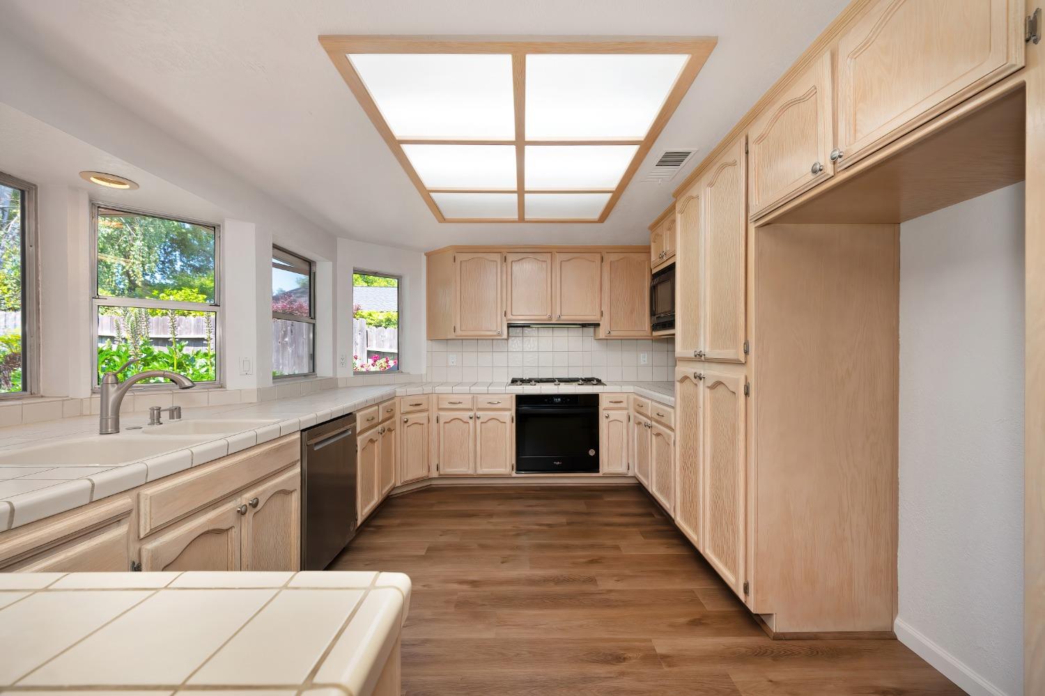 Detail Gallery Image 28 of 69 For 2259 River Trails Cir, Rancho Cordova,  CA 95670 - 3 Beds | 2 Baths