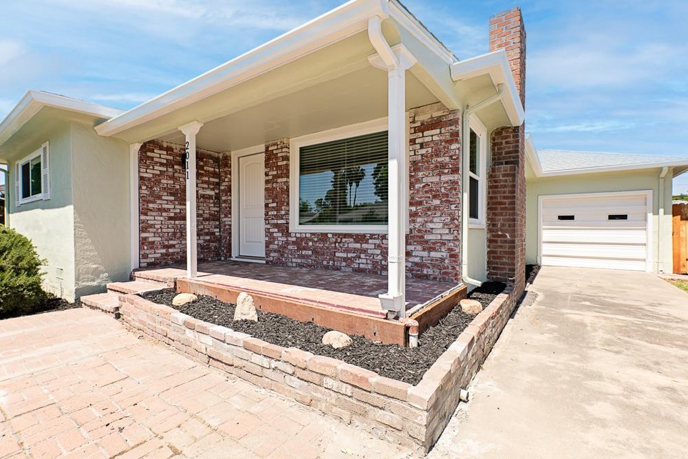 Detail Gallery Image 6 of 40 For 2011 W Sonoma Ave, Stockton,  CA 95204 - 3 Beds | 1 Baths