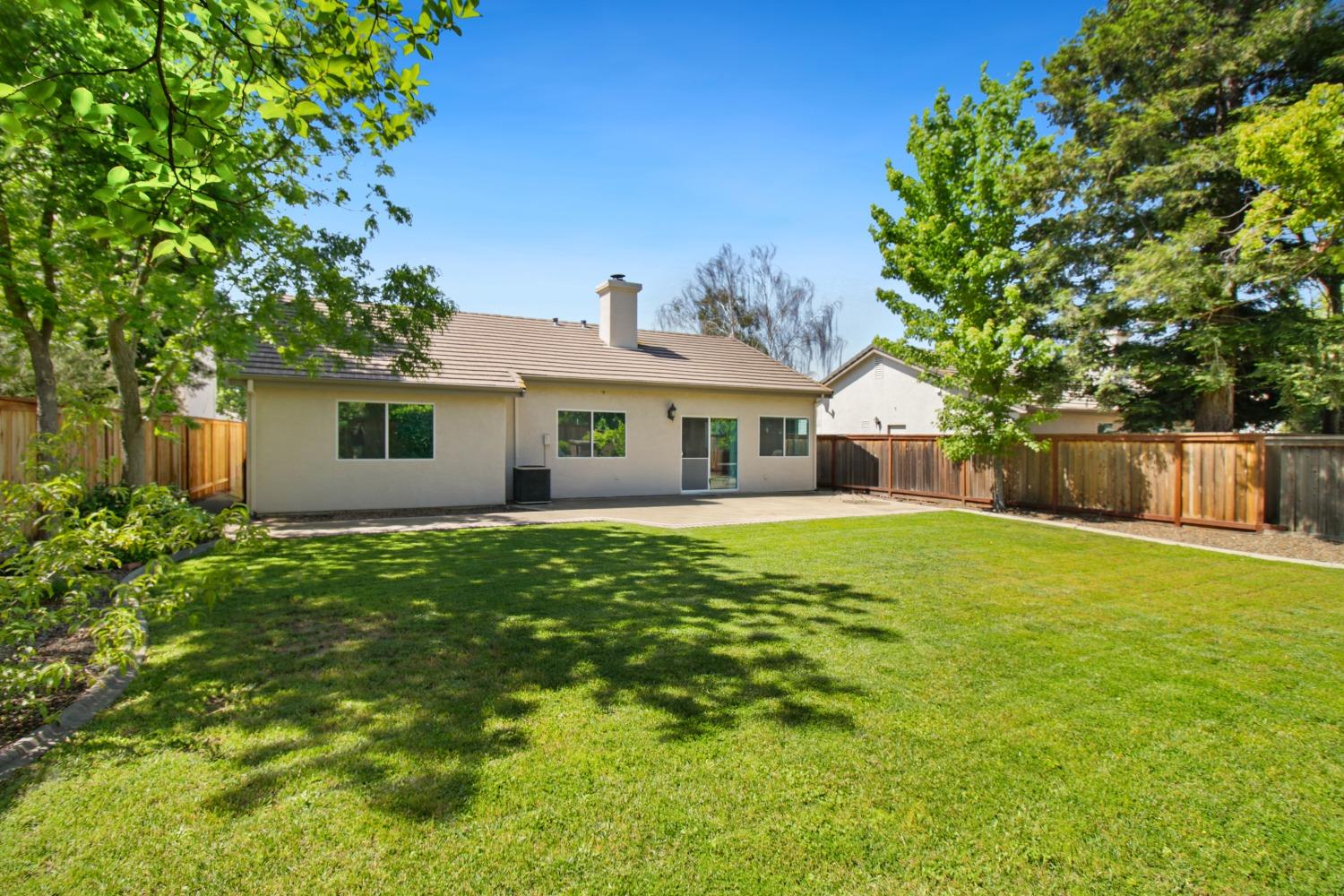 Detail Gallery Image 34 of 38 For 9527 Lake Park Ln, Elk Grove,  CA 95758 - 3 Beds | 2 Baths