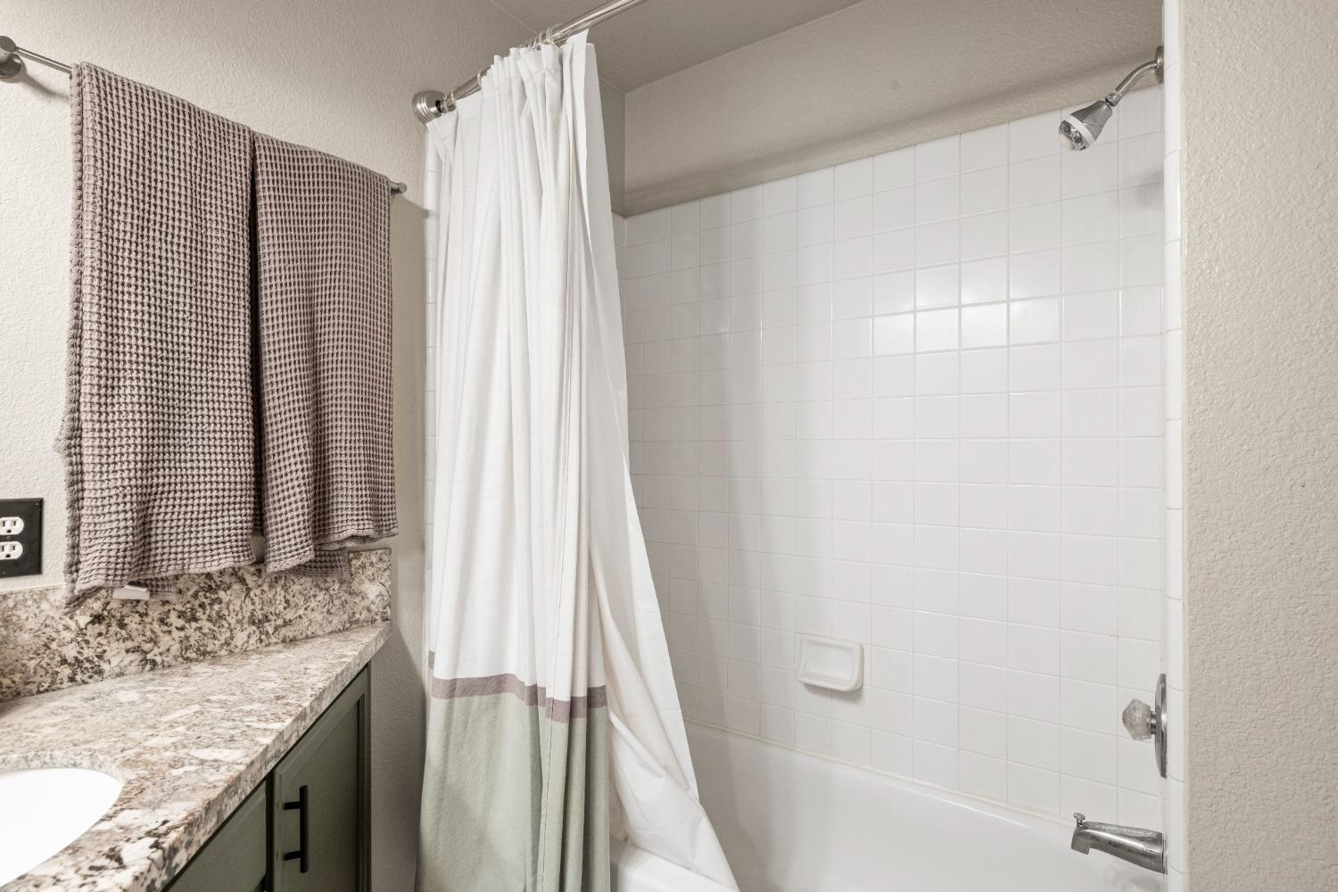 Detail Gallery Image 24 of 42 For 2106 Cargill Way, Roseville,  CA 95747 - 4 Beds | 2/1 Baths