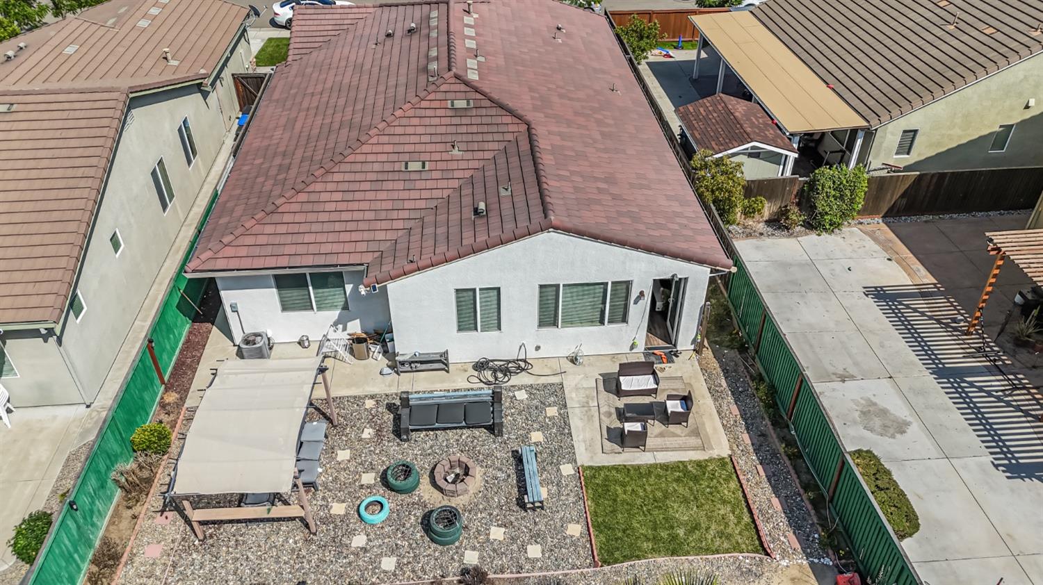 Detail Gallery Image 8 of 13 For 1479 Orgullo Ln, Manteca,  CA 95337 - 4 Beds | 3 Baths