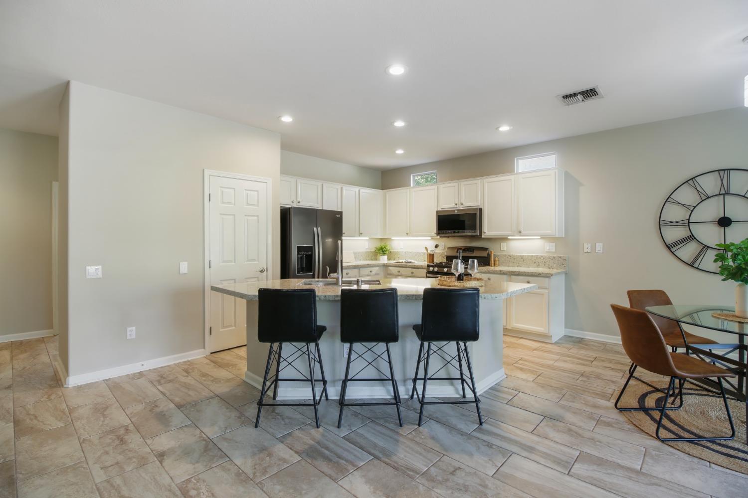 Detail Gallery Image 14 of 47 For 2125 Stonecrest Ln, Lincoln,  CA 95648 - 2 Beds | 2/1 Baths