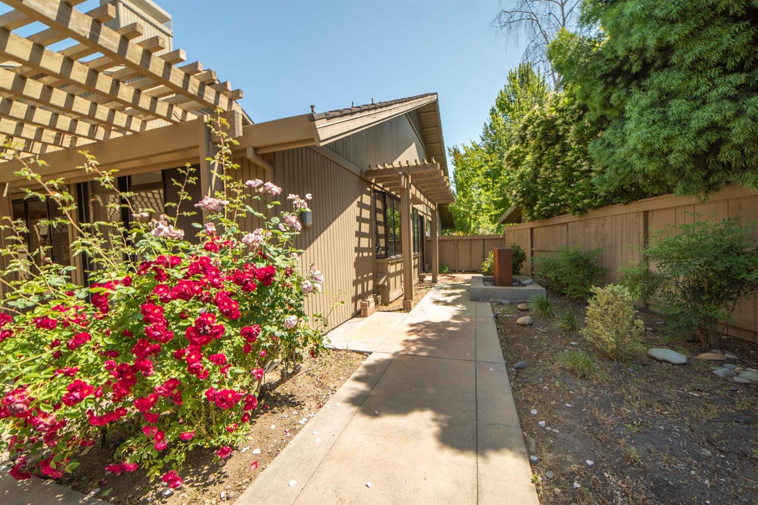 Detail Gallery Image 82 of 94 For 11457 Huntington Village Ln, Gold River,  CA 95670 - 4 Beds | 4/2 Baths