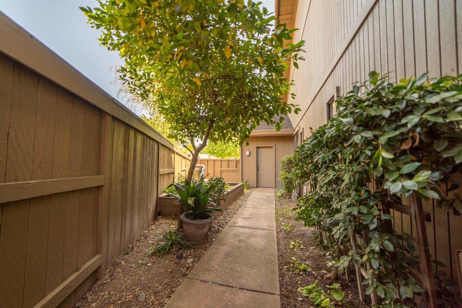 Detail Gallery Image 93 of 94 For 11457 Huntington Village Ln, Gold River,  CA 95670 - 4 Beds | 4/2 Baths
