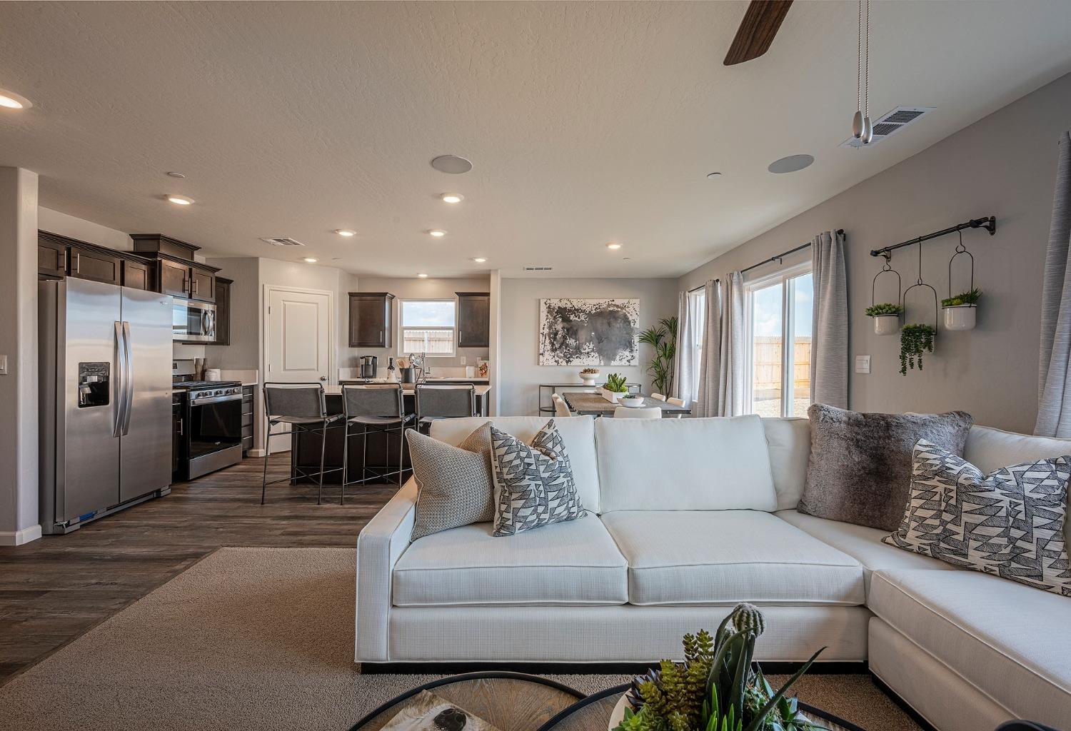 Detail Gallery Image 8 of 19 For 4081 Cinnabar Ct #116 L,  Merced,  CA 95348 - 4 Beds | 2 Baths