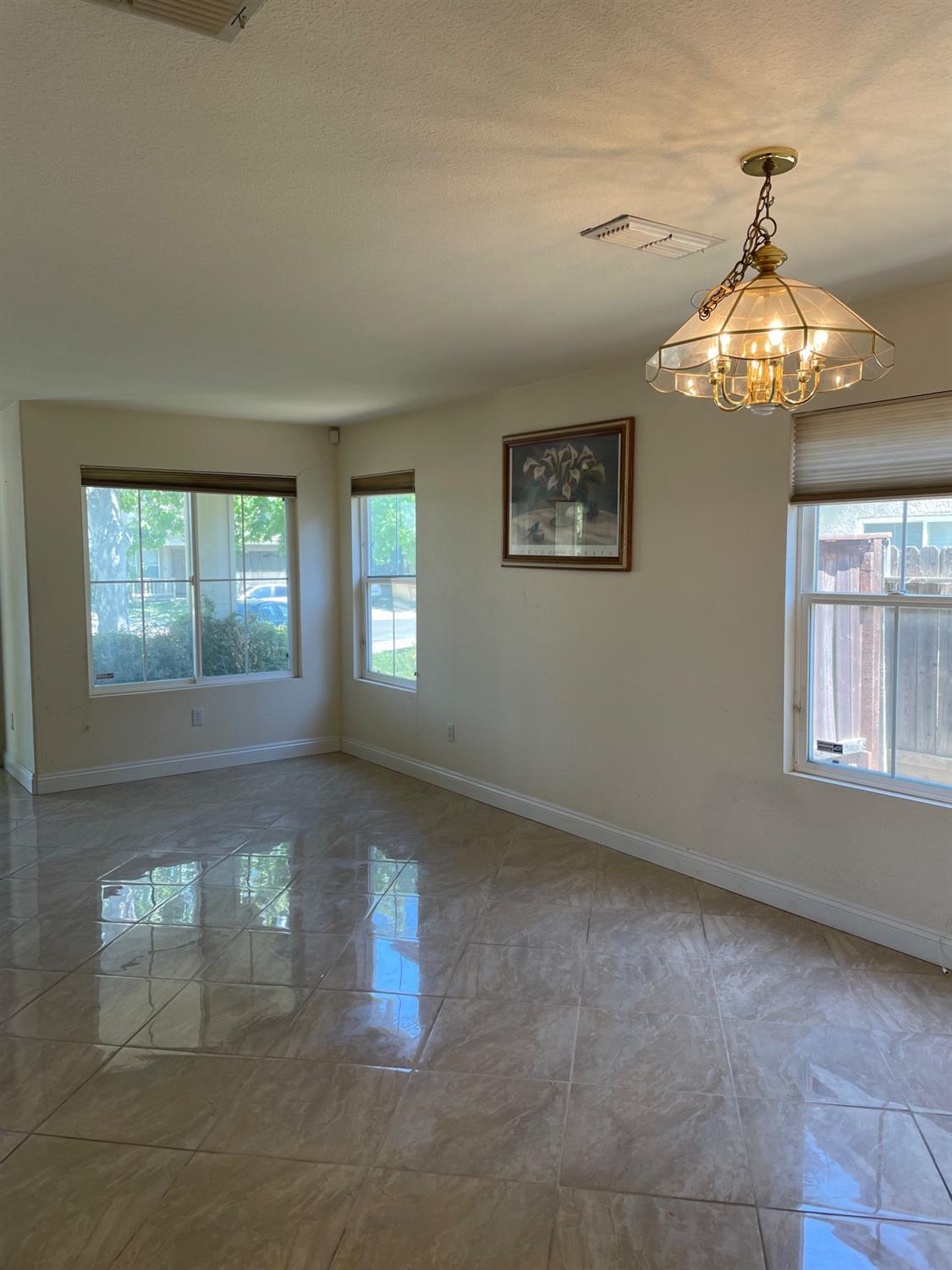 Detail Gallery Image 3 of 37 For 29 Acero Ct, Sacramento,  CA 95835 - 4 Beds | 3 Baths
