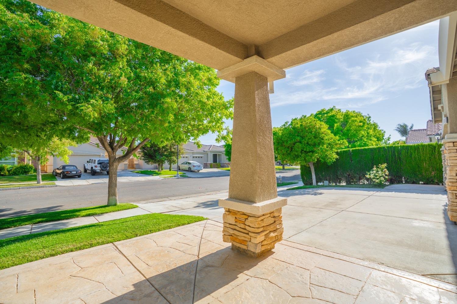 Detail Gallery Image 8 of 77 For 2080 Maximillian Ct, Los Banos,  CA 93635 - 4 Beds | 2/1 Baths
