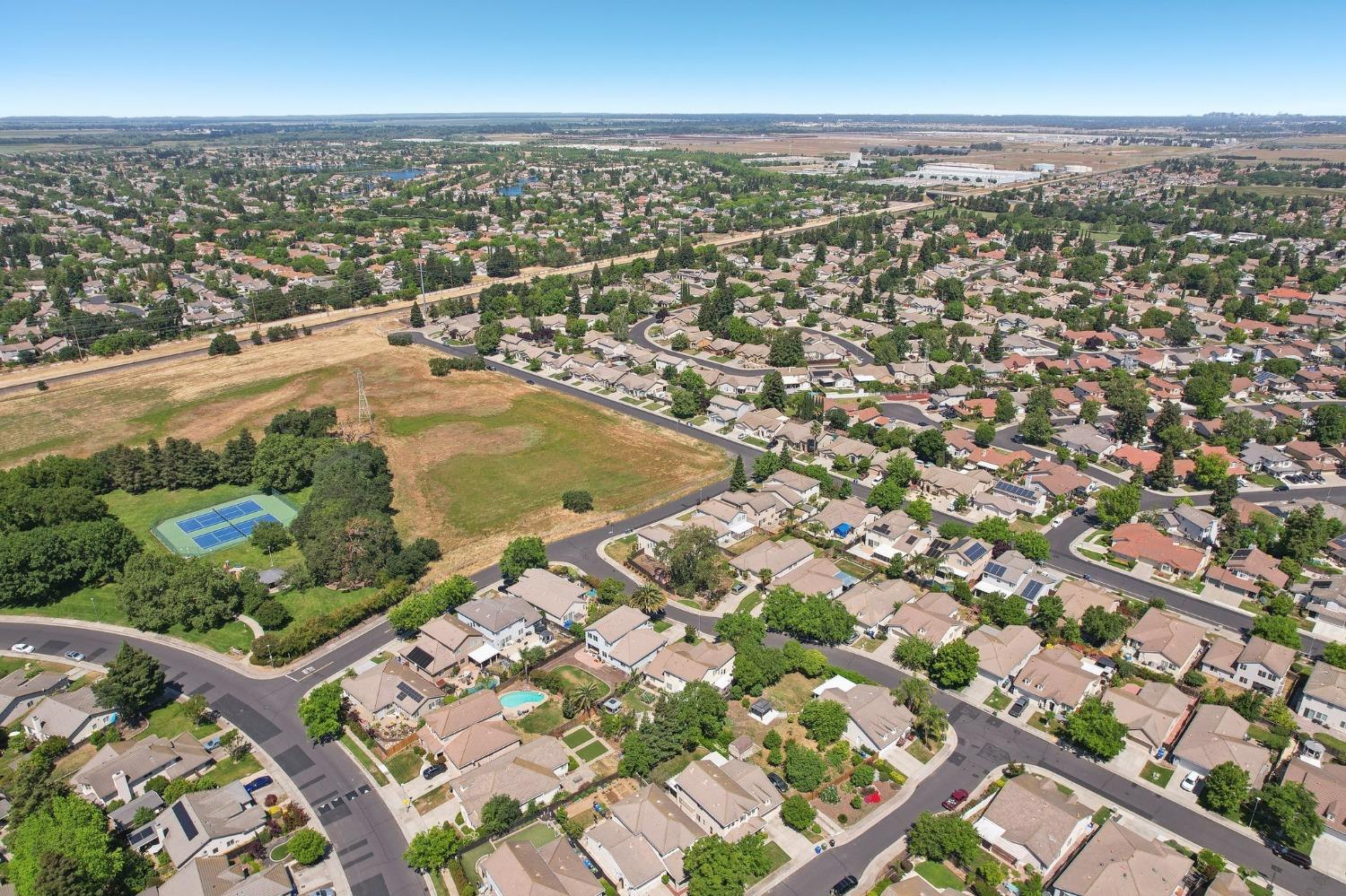Detail Gallery Image 29 of 37 For 9424 Cristo Way, Elk Grove,  CA 95758 - 5 Beds | 3/1 Baths