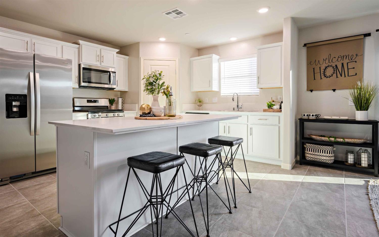 Detail Gallery Image 2 of 18 For 4075 Cinnabar Ct #115 L,  Merced,  CA 95348 - 4 Beds | 3 Baths
