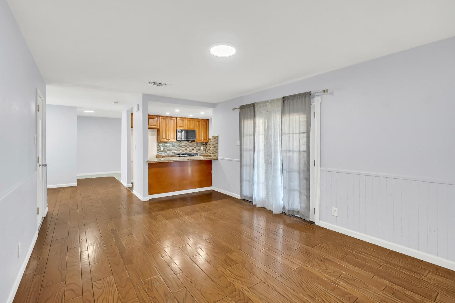 Detail Gallery Image 16 of 45 For 6833 Sandrock Way, Sacramento,  CA 95828 - 4 Beds | 2/1 Baths