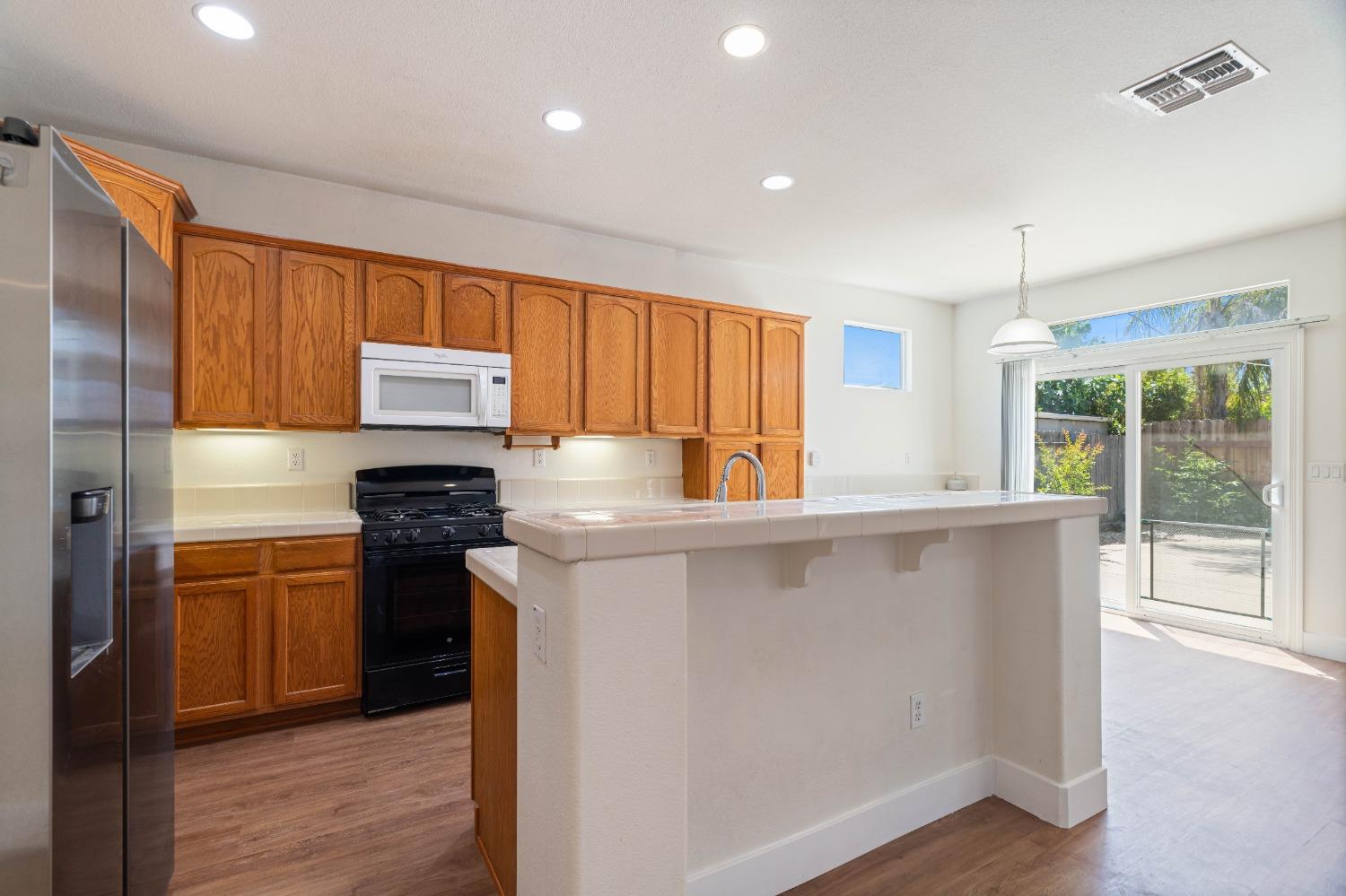 Detail Gallery Image 9 of 41 For 9443 Marius Way, Sacramento,  CA 95829 - 4 Beds | 2 Baths