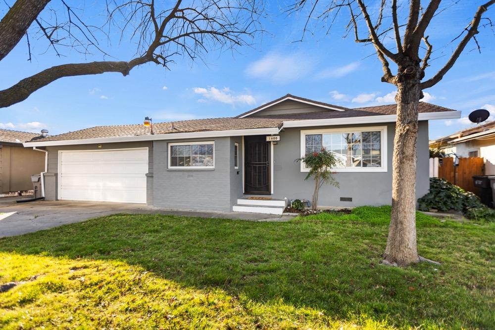 Detail Gallery Image 1 of 19 For 1600 Akron Way, Sacramento,  CA 95822 - 3 Beds | 2 Baths