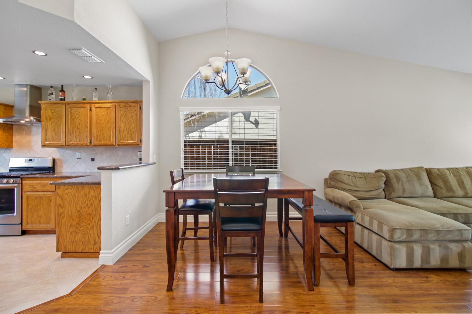 Detail Gallery Image 13 of 38 For 9527 Lake Park Ln, Elk Grove,  CA 95758 - 3 Beds | 2 Baths