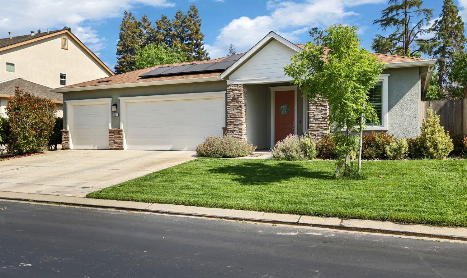 Detail Gallery Image 2 of 41 For 13311 Fountain Dr, Waterford,  CA 95386 - 3 Beds | 2 Baths