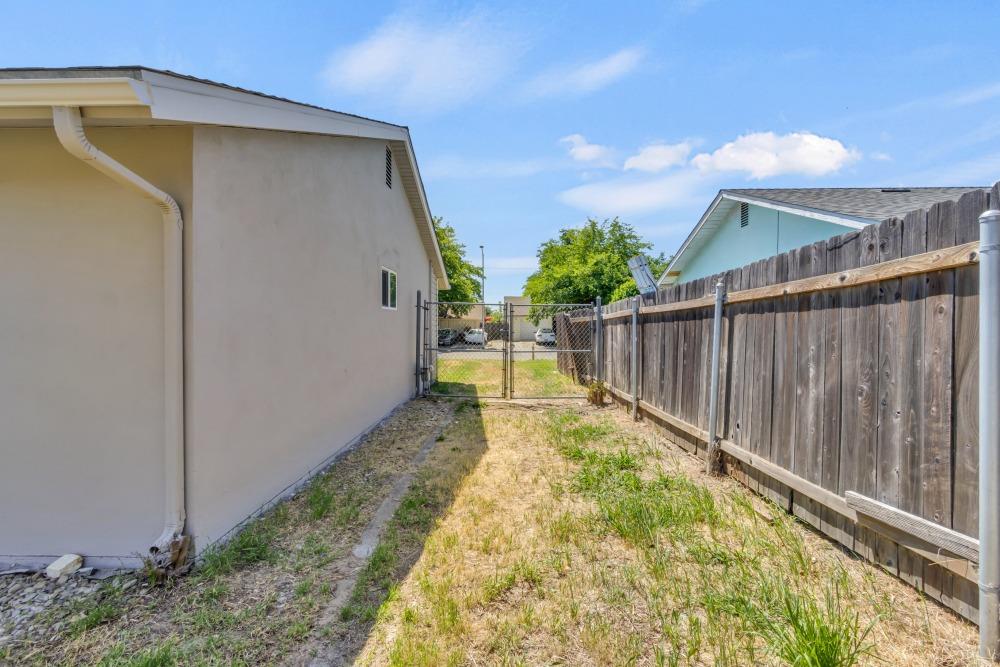 Detail Gallery Image 43 of 52 For 3627 Mc Cain Way, North Highlands,  CA 95660 - 3 Beds | 2 Baths