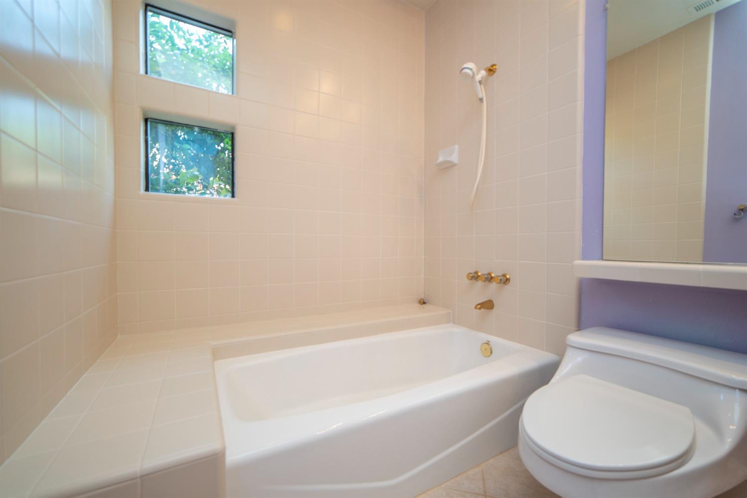 Detail Gallery Image 36 of 94 For 11457 Huntington Village Ln, Gold River,  CA 95670 - 4 Beds | 4/2 Baths