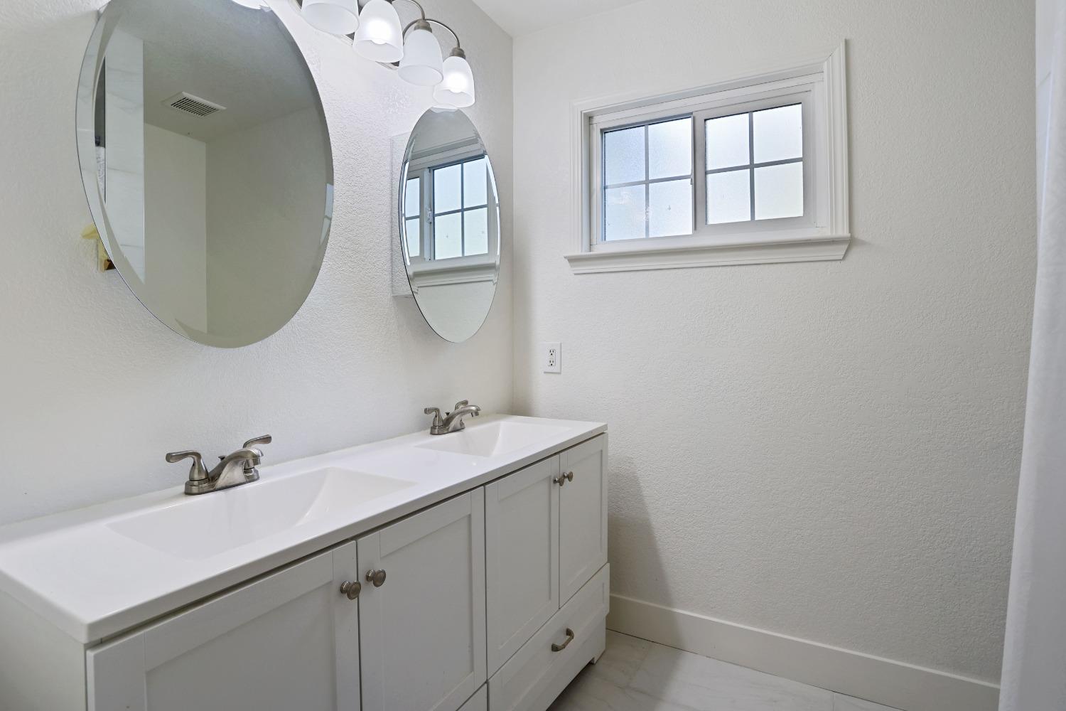 Detail Gallery Image 11 of 13 For 2317 W Harding, Stockton,  CA 95203 - 3 Beds | 2 Baths