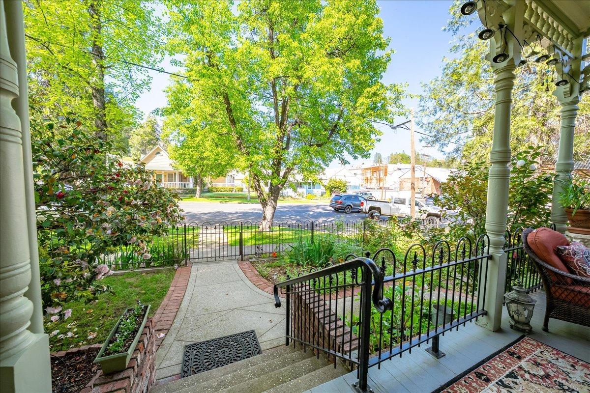 Detail Gallery Image 7 of 70 For 30 W Grass Valley St, Colfax,  CA 95713 - 4 Beds | 2 Baths