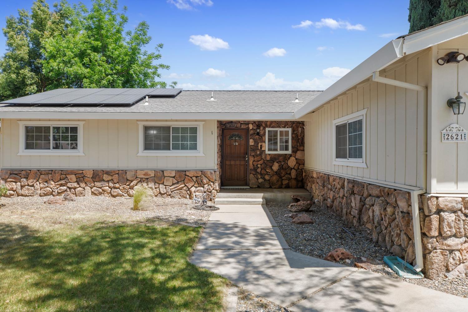 Detail Gallery Image 2 of 34 For 2621 Casita Dr, Modesto,  CA 95355 - 3 Beds | 2 Baths