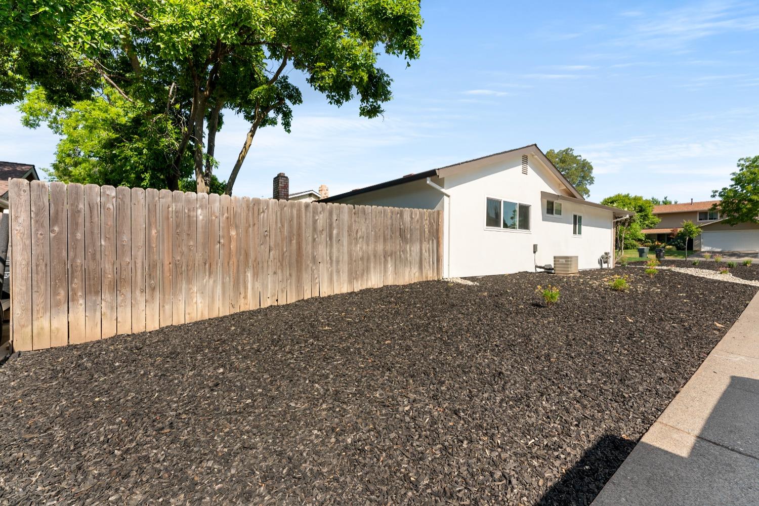 Detail Gallery Image 9 of 60 For 7012 Robin Rd, Fair Oaks,  CA 95628 - 4 Beds | 2 Baths