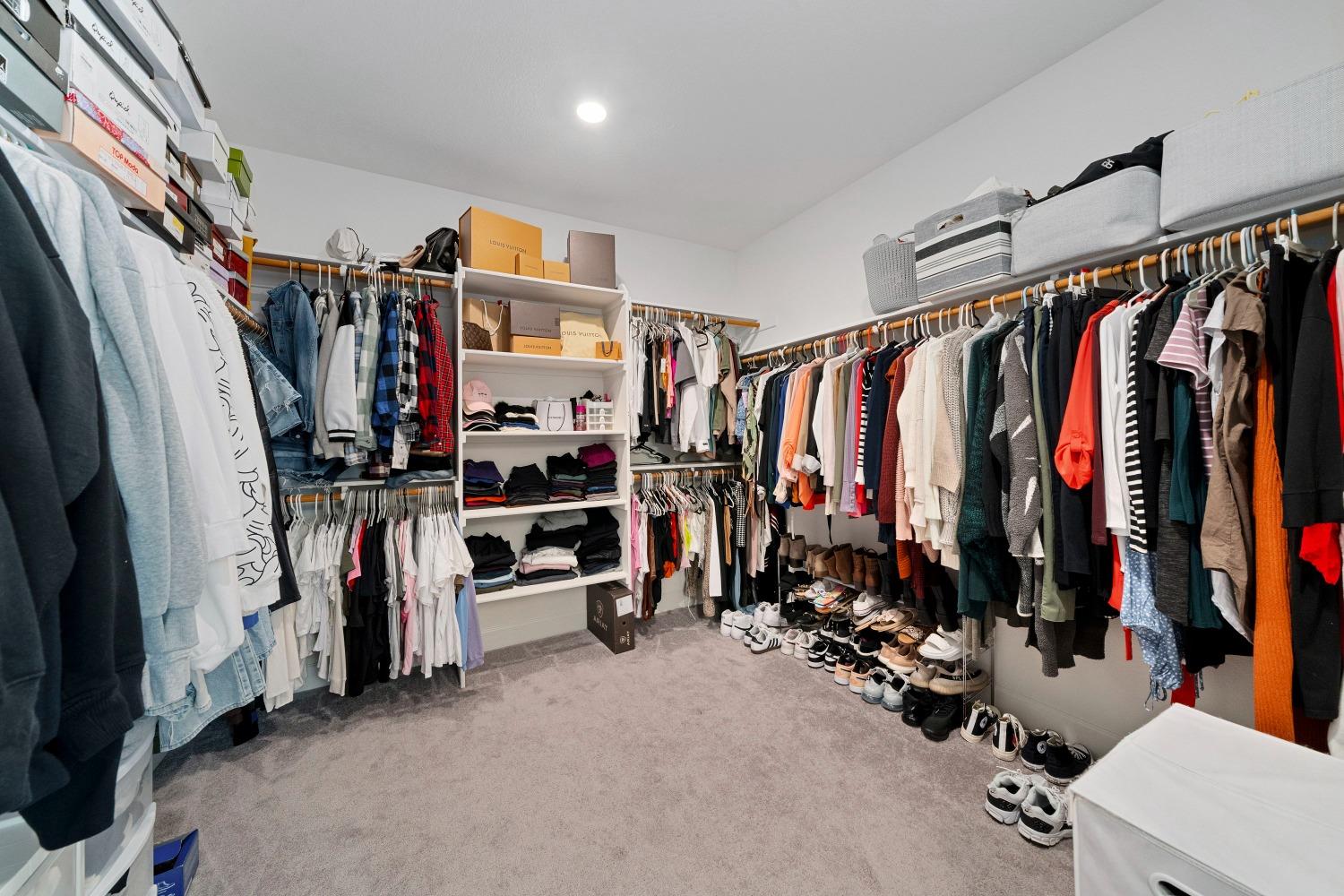 Detail Gallery Image 29 of 48 For 9942 Summerton Cir, Elk Grove,  CA 95624 - 4 Beds | 3/1 Baths