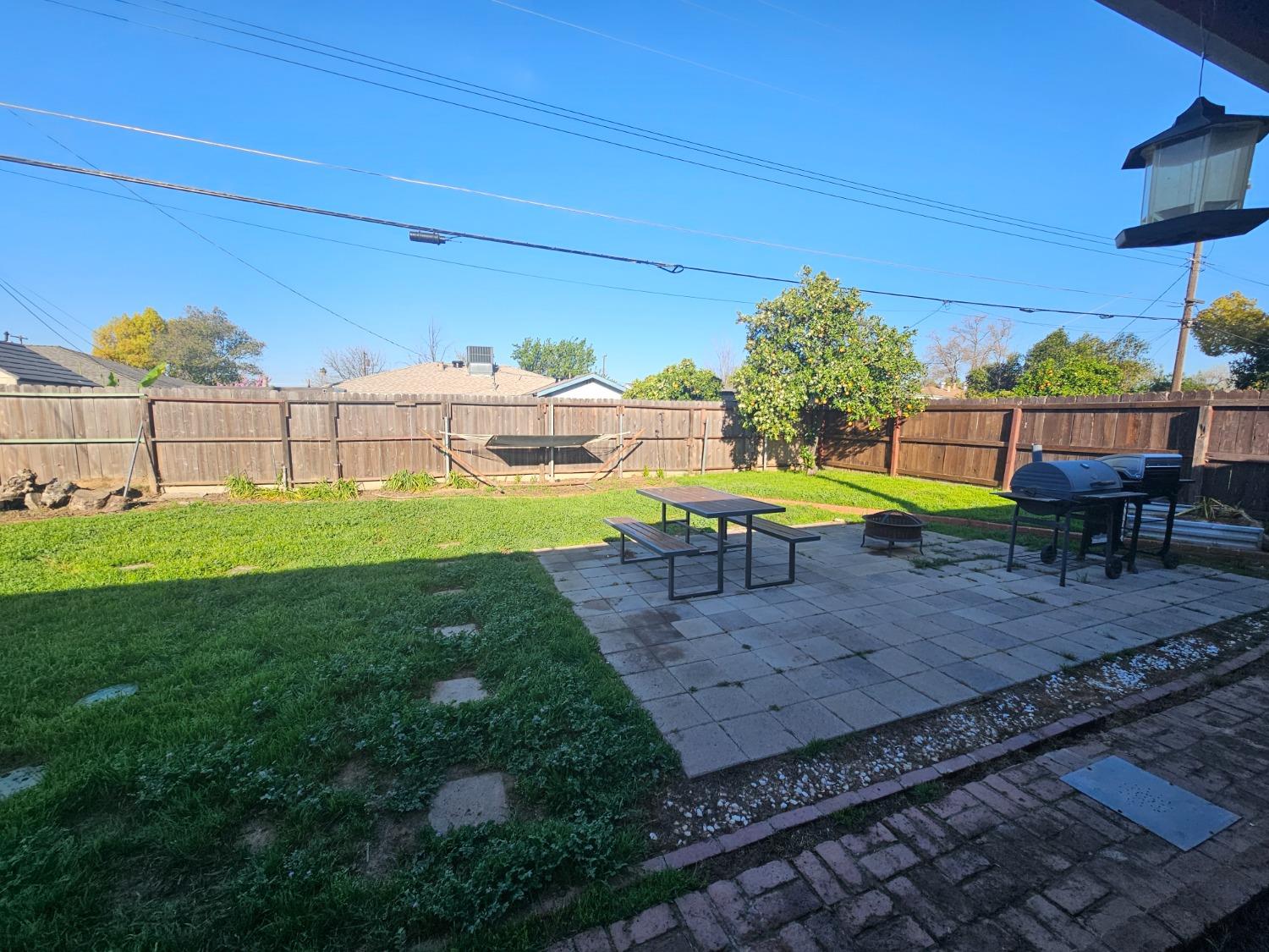 Detail Gallery Image 7 of 9 For 5312 61st St, Sacramento,  CA 95820 - 3 Beds | 2 Baths