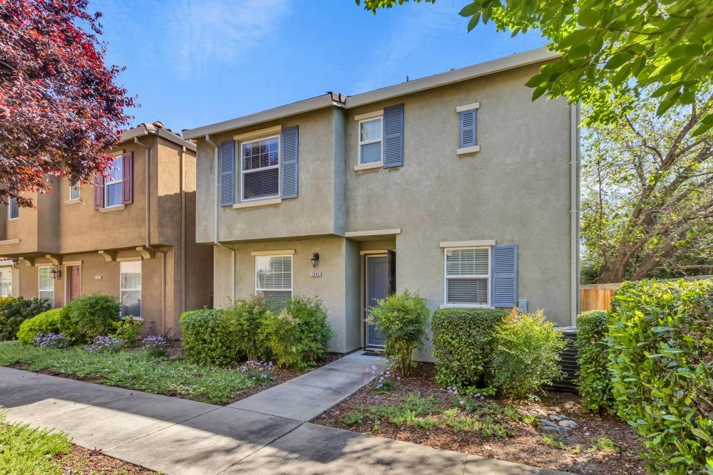 Detail Gallery Image 1 of 51 For 7885 Monaldo Walk, Sacramento,  CA 95823 - 3 Beds | 2/1 Baths