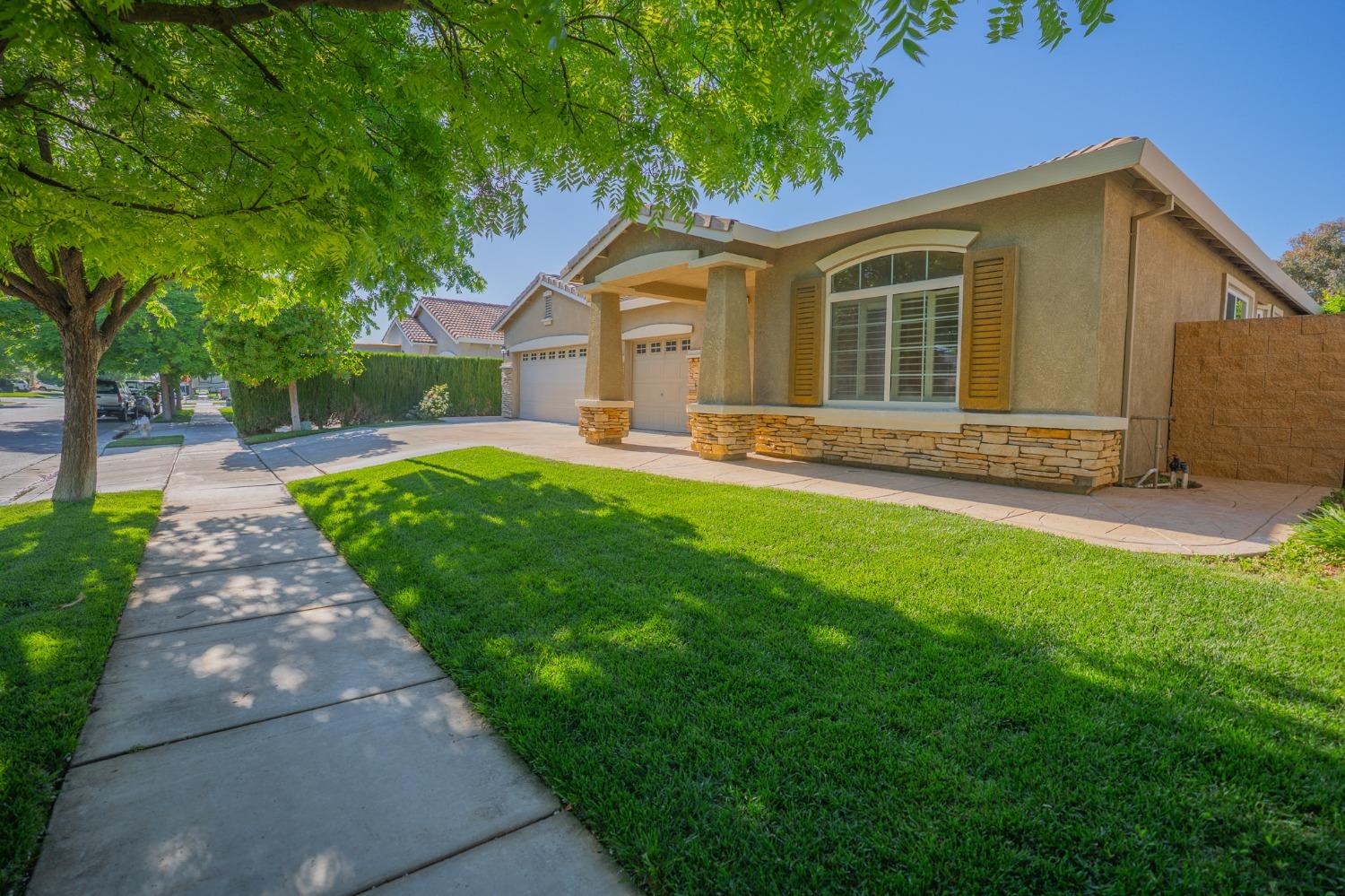 Detail Gallery Image 5 of 77 For 2080 Maximillian Ct, Los Banos,  CA 93635 - 4 Beds | 2/1 Baths