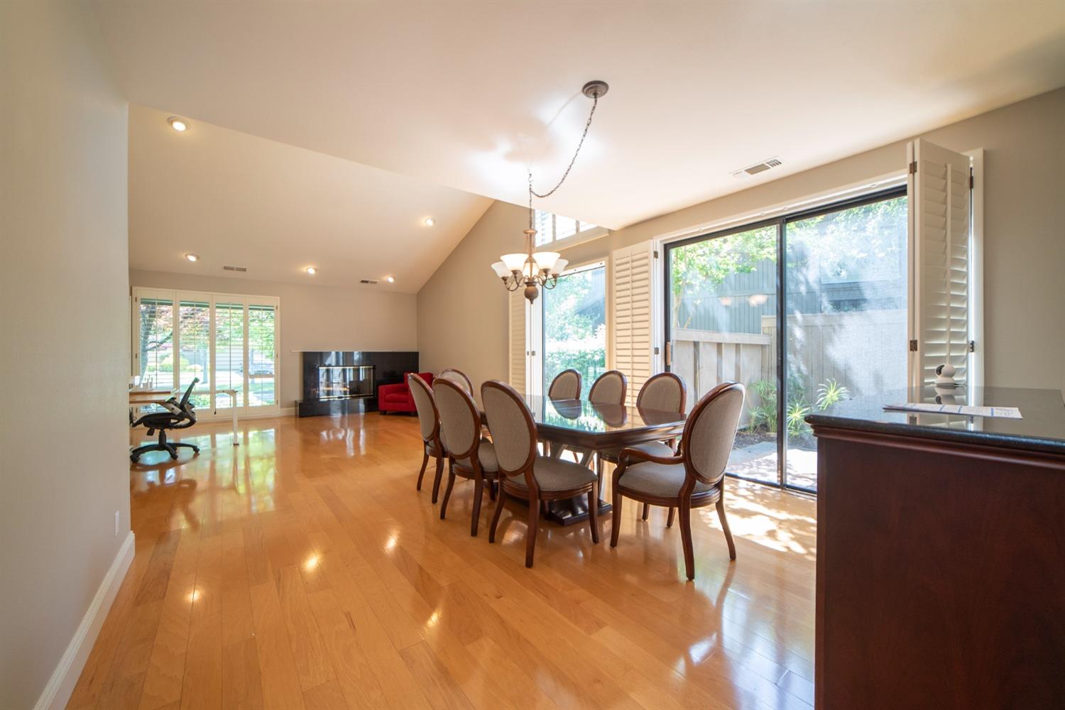 Detail Gallery Image 11 of 94 For 11457 Huntington Village Ln, Gold River,  CA 95670 - 4 Beds | 4/2 Baths