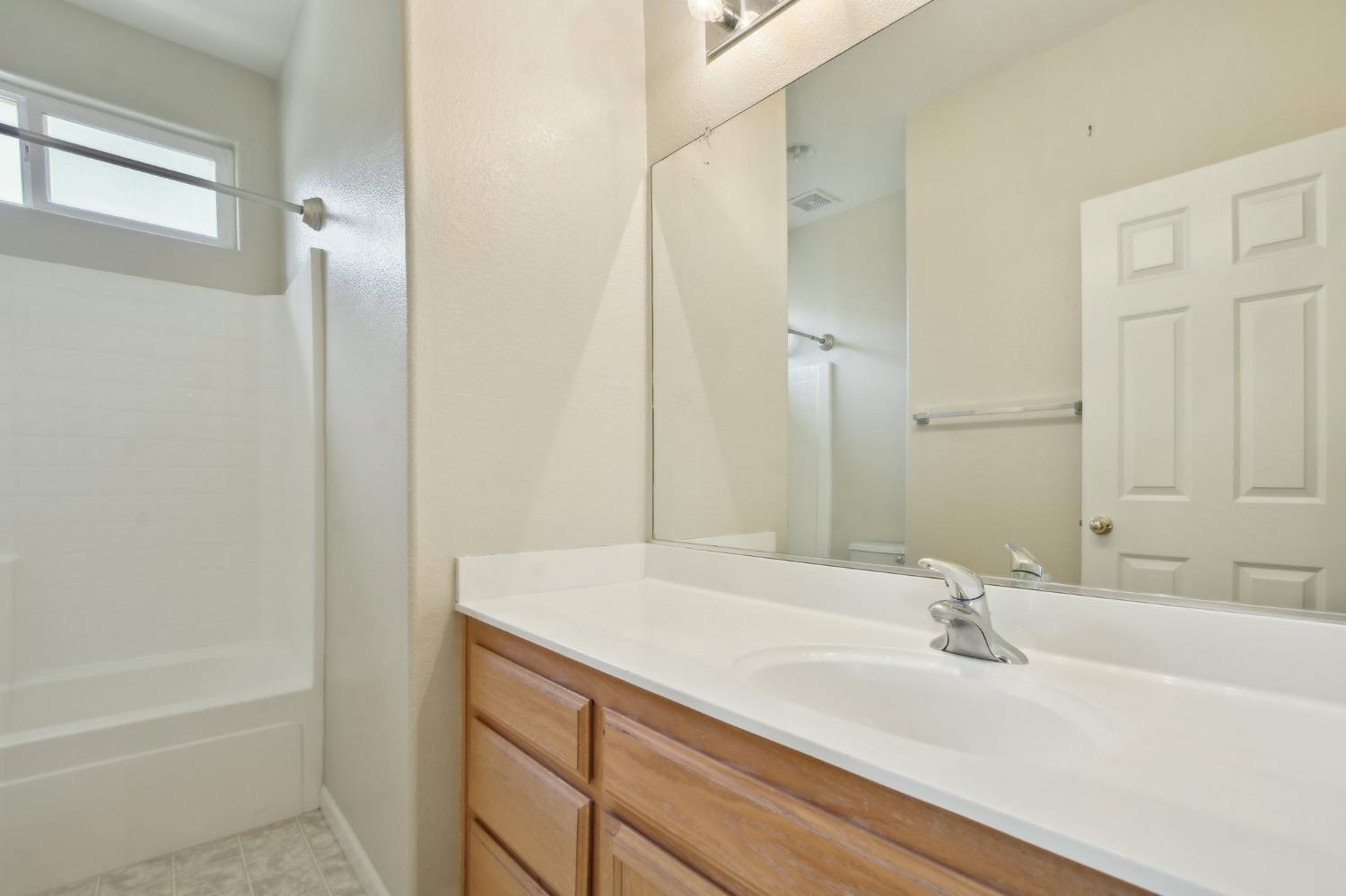 Detail Gallery Image 14 of 37 For 9424 Cristo Way, Elk Grove,  CA 95758 - 5 Beds | 3/1 Baths