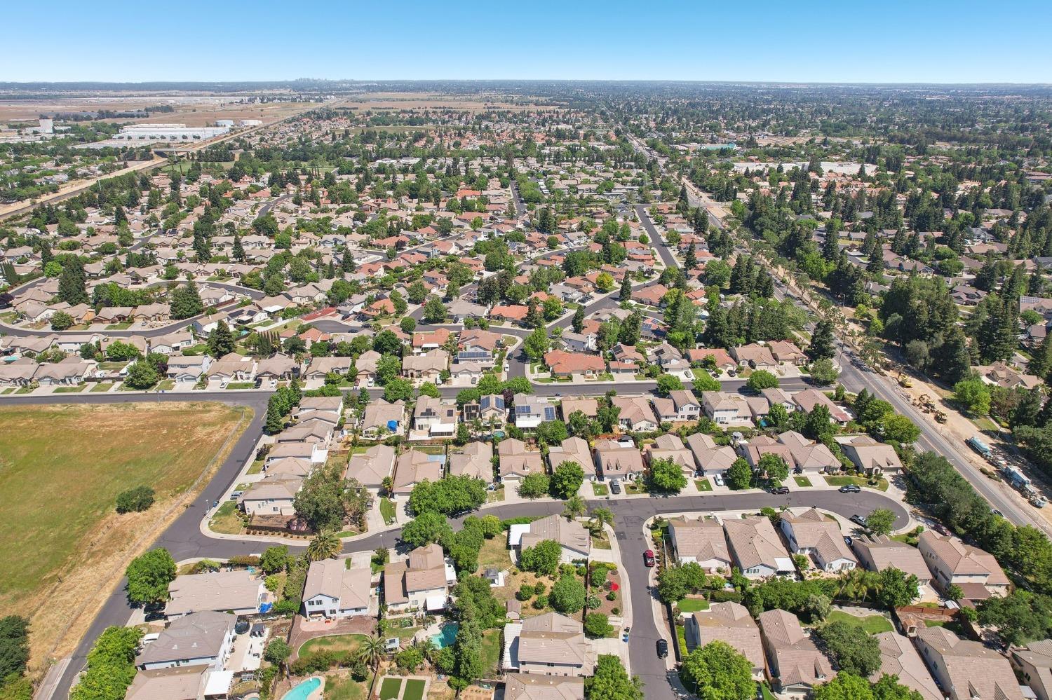 Detail Gallery Image 28 of 37 For 9424 Cristo Way, Elk Grove,  CA 95758 - 5 Beds | 3/1 Baths