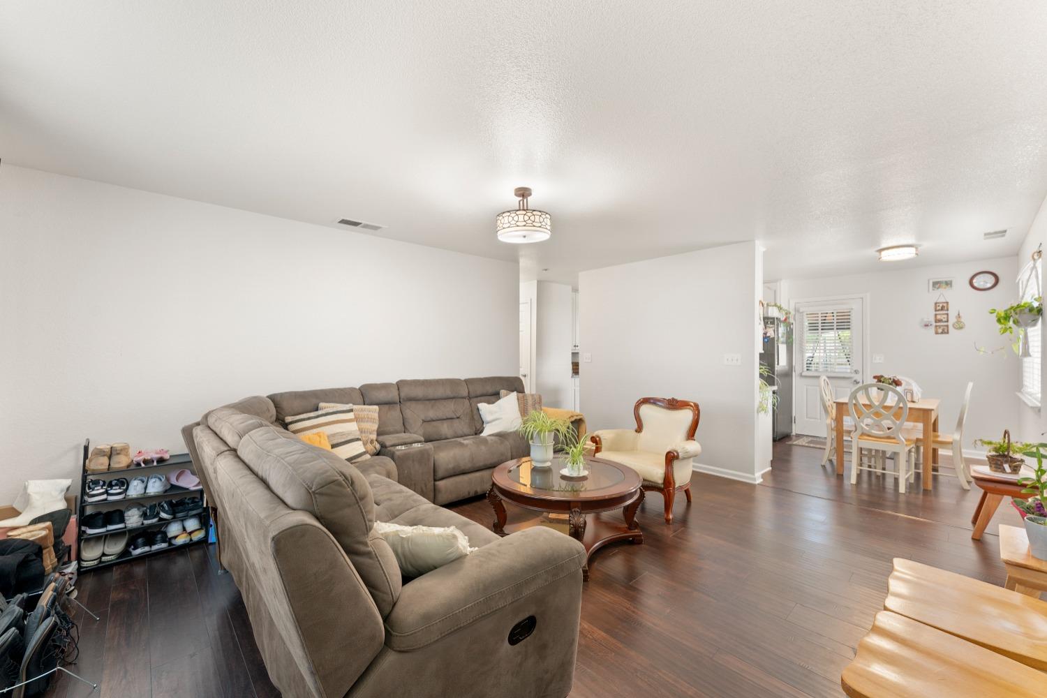 Detail Gallery Image 10 of 52 For 6353 La Cienega Dr, North Highlands,  CA 95660 - 3 Beds | 2 Baths