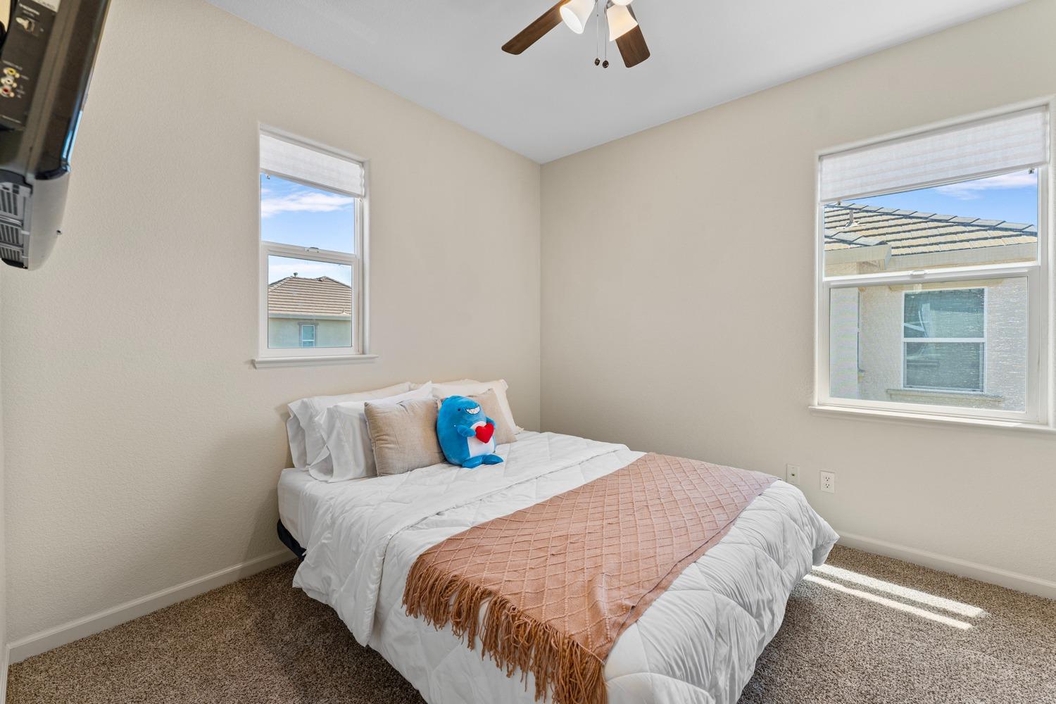 Detail Gallery Image 15 of 49 For 1869 Mammoth Way, Sacramento,  CA 95834 - 3 Beds | 3 Baths