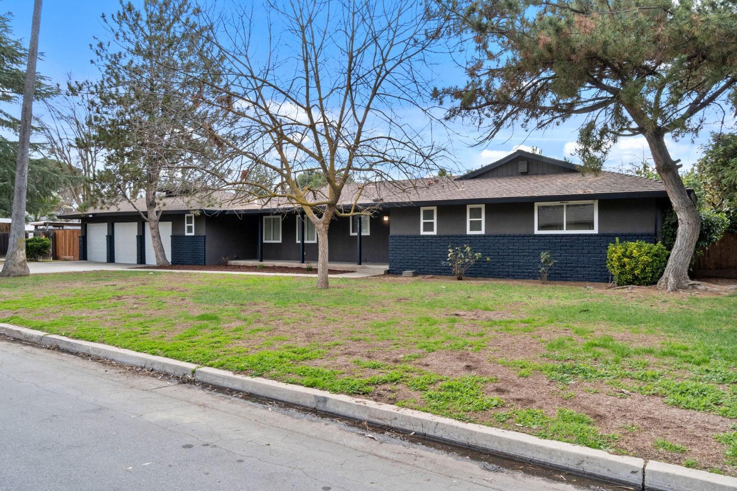 Detail Gallery Image 2 of 33 For 5231 N Del Mar Ave, Fresno,  CA 93704 - 3 Beds | 2 Baths