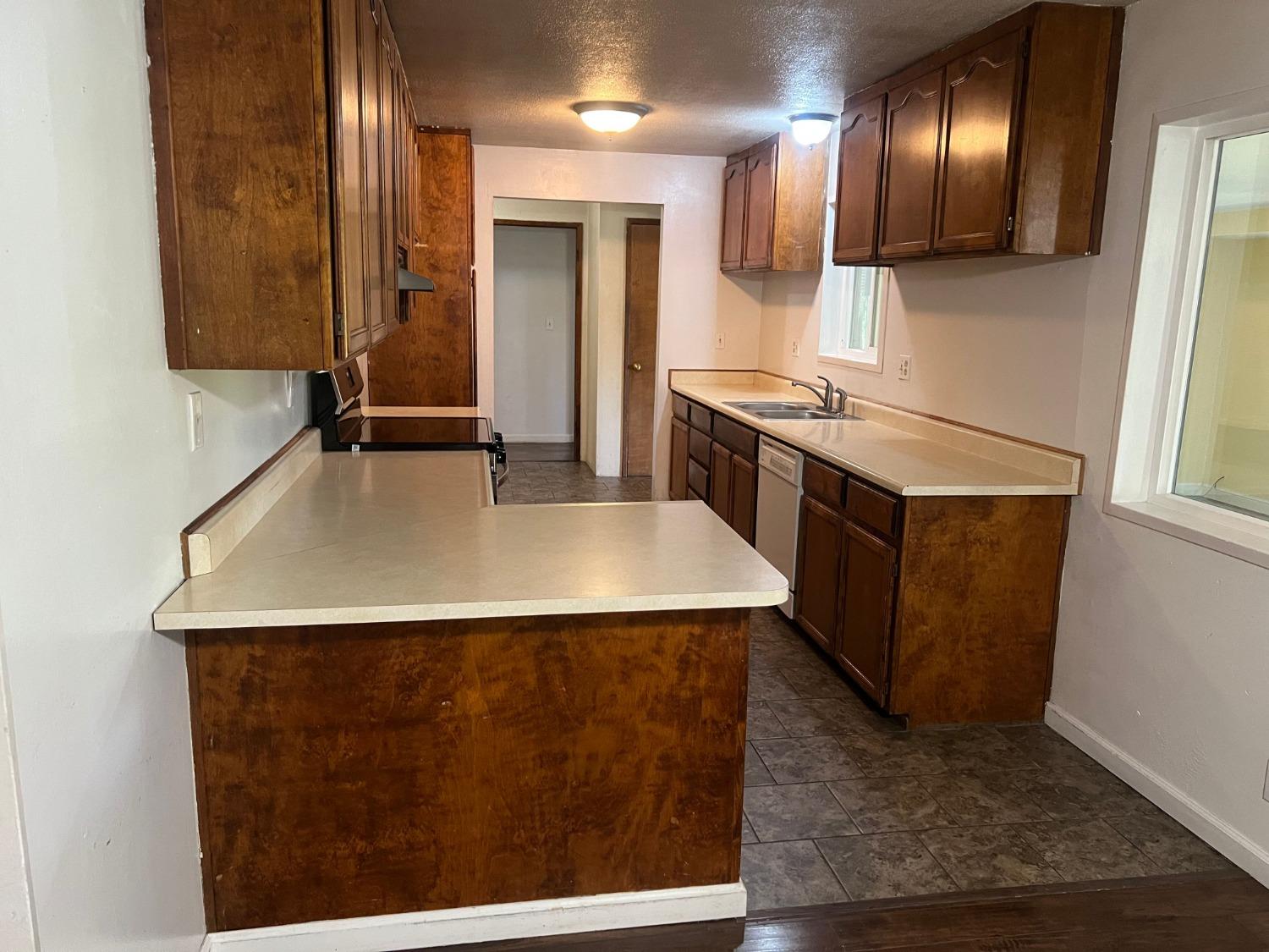 Detail Gallery Image 8 of 21 For 3437 Geer Rd, Modesto,  CA 95326 - 3 Beds | 2 Baths