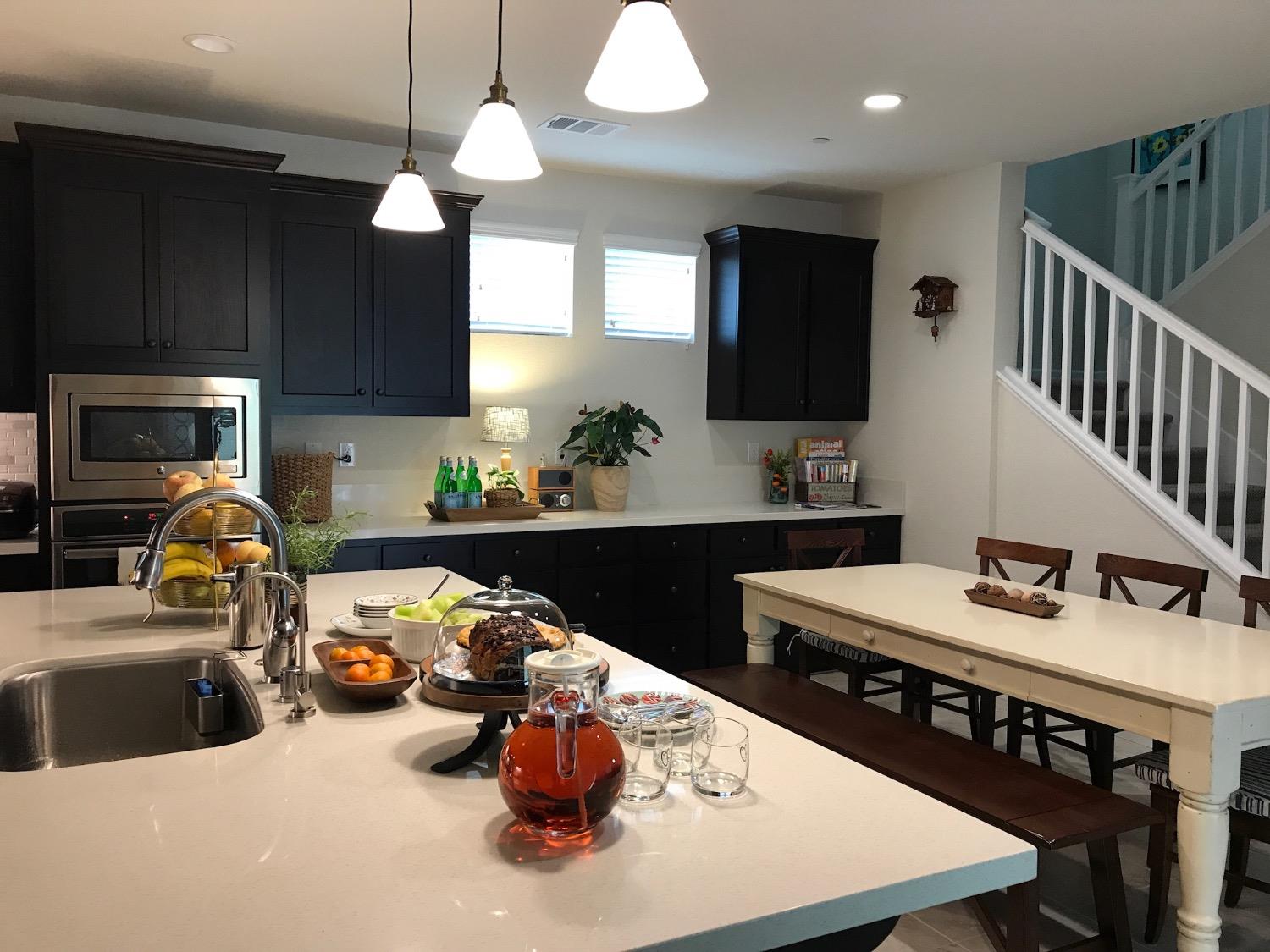 Detail Gallery Image 11 of 37 For 2056 Cannery Loop, Davis,  CA 95616 - 6 Beds | 4 Baths