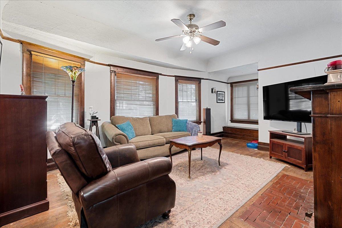 Detail Gallery Image 6 of 28 For 2504 N St, Sacramento,  CA 95816 - 3 Beds | 1 Baths