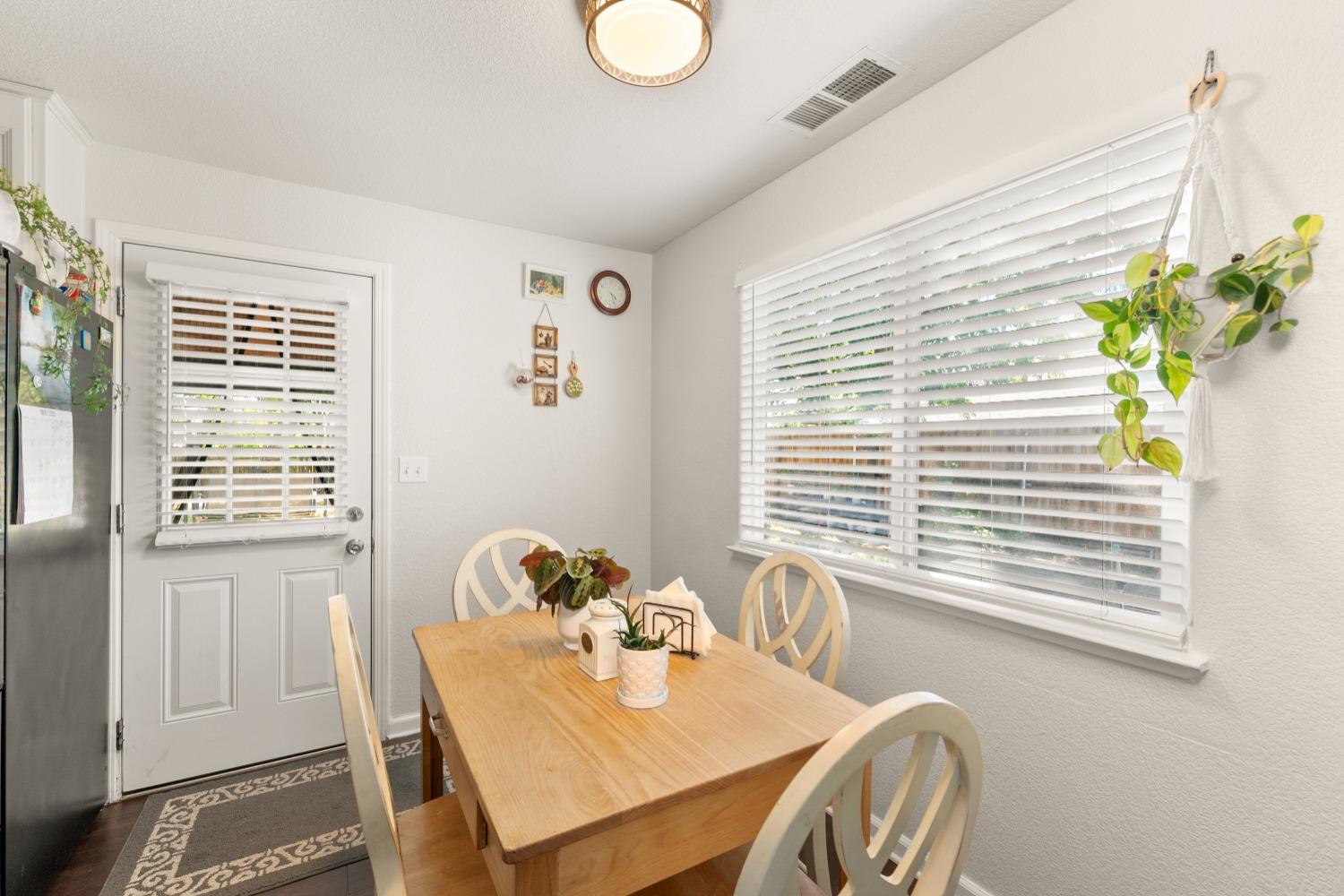 Detail Gallery Image 14 of 52 For 6353 La Cienega Dr, North Highlands,  CA 95660 - 3 Beds | 2 Baths