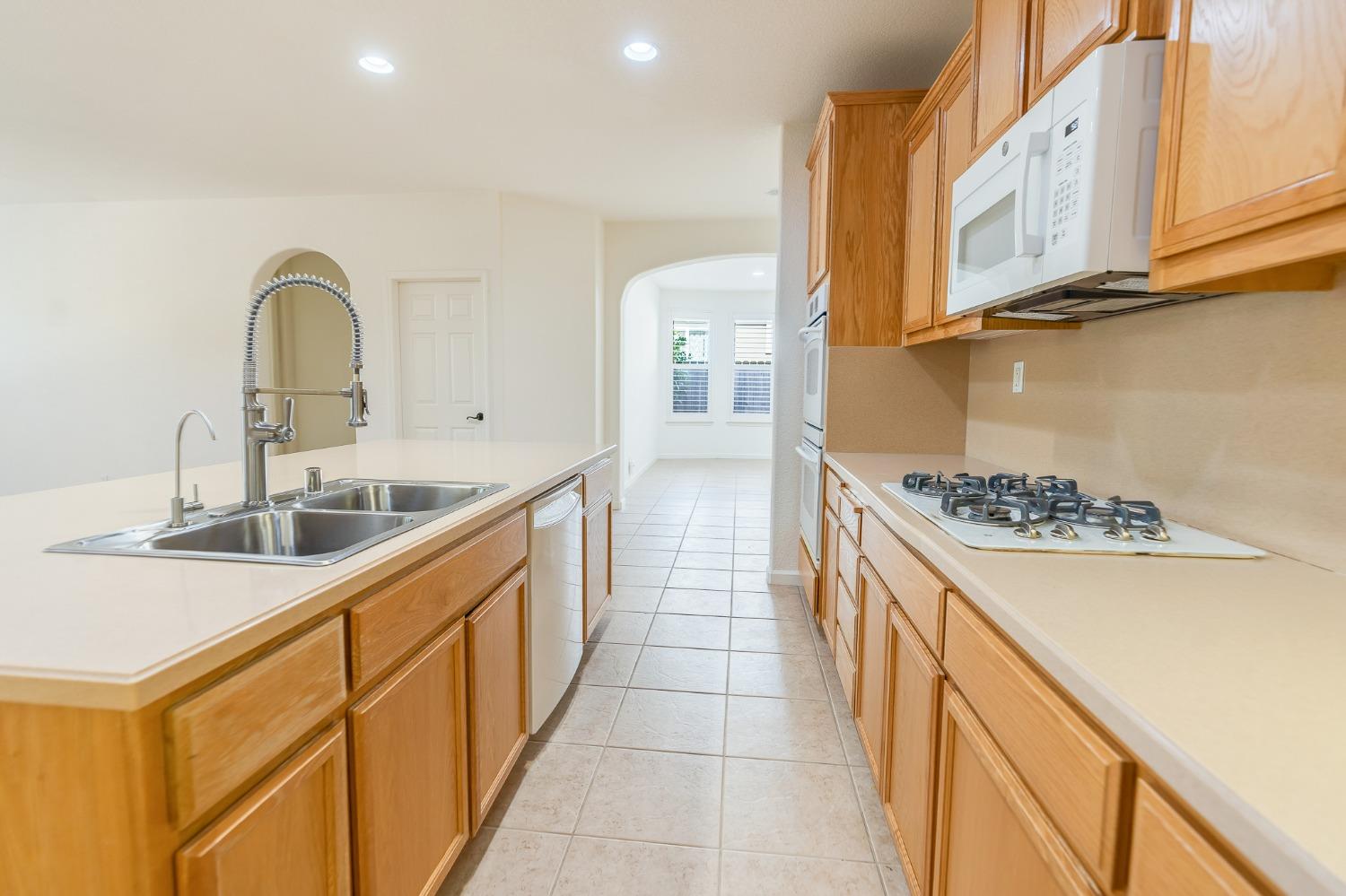 Detail Gallery Image 16 of 77 For 2080 Maximillian Ct, Los Banos,  CA 93635 - 4 Beds | 2/1 Baths