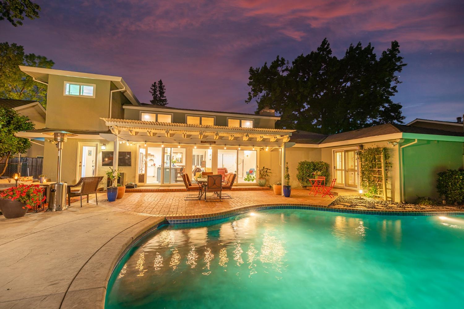 Detail Gallery Image 4 of 68 For 120 Clunie Dr, Sacramento,  CA 95864 - 4 Beds | 3/1 Baths
