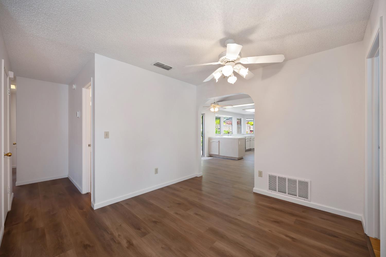 Detail Gallery Image 21 of 69 For 2259 River Trails Cir, Rancho Cordova,  CA 95670 - 3 Beds | 2 Baths