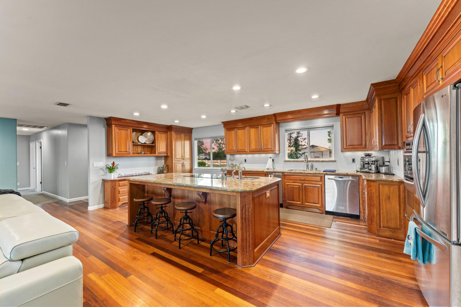 Detail Gallery Image 24 of 99 For 11750 Cresthill Dr, Elk Grove,  CA 95624 - 4 Beds | 2 Baths