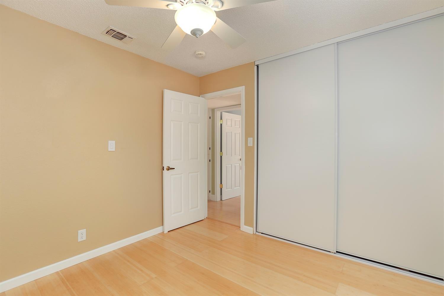 Detail Gallery Image 9 of 17 For 6916 Farmington Way, Sacramento,  CA 95828 - 3 Beds | 2 Baths