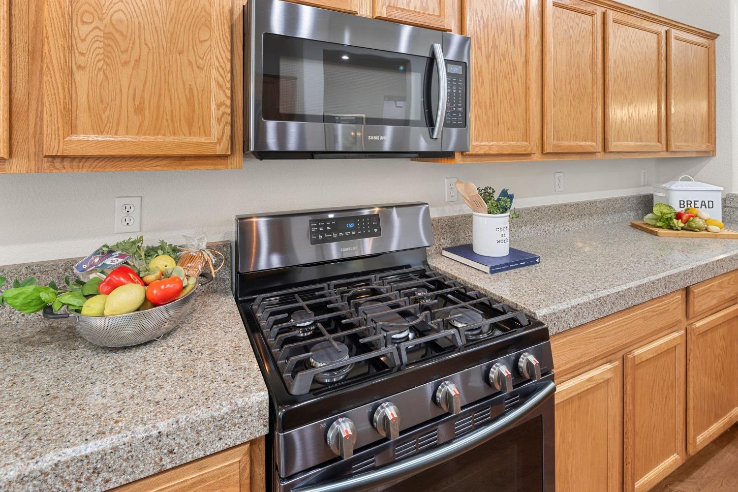 Detail Gallery Image 11 of 42 For 1239 Hawthorne Ln, Lincoln,  CA 95648 - 2 Beds | 2 Baths
