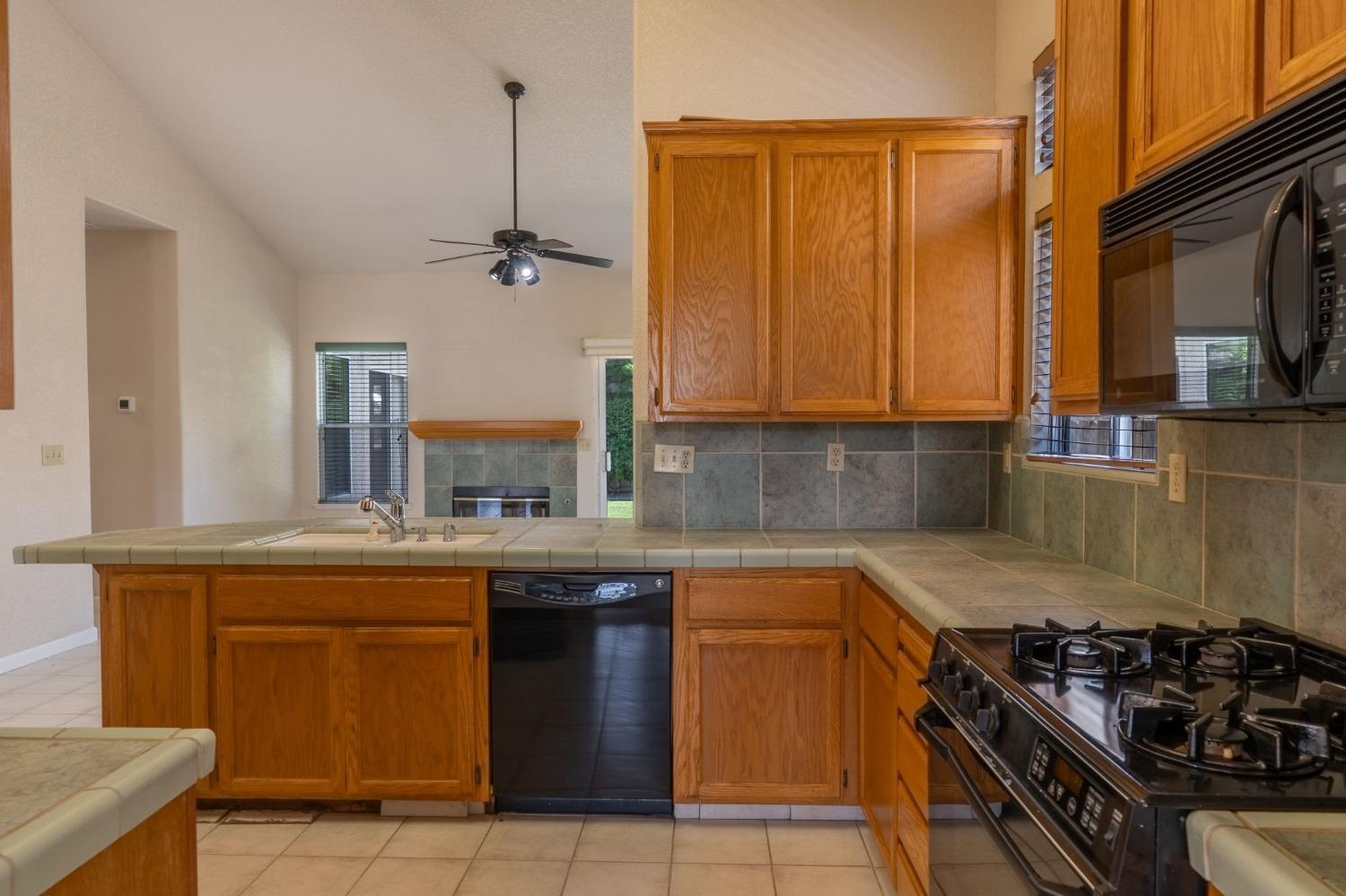Detail Gallery Image 11 of 32 For 2205 Curzon Dr, Modesto,  CA 95355 - 3 Beds | 2 Baths